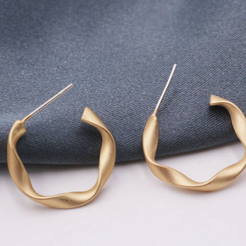 2019 Diameter Matte Gold Open Twisted Hoop Earrings for Women Geometric Circle Hoops Minimalist Metal Small Earrings
2019 Diameter Matte Gold Open Twisted Hoop Earrings for Women Geometric Circle Hoops Minimalist Metal Small Earrings
