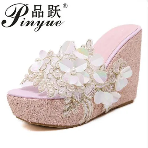 Summer sandals Beaded flowers platform wedges women slippers fashion flip flops hot bohemian national style women sandals
Summer sandals Beaded flowers platform wedges women slippers fashion flip flops hot bohemian national style women sandals