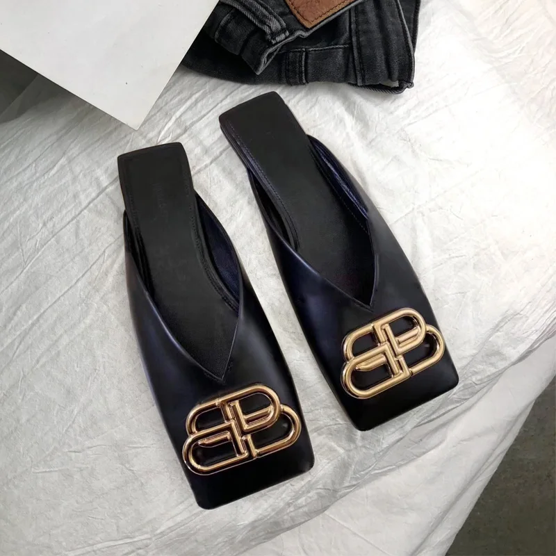 Hot Brand Designer Zapatos Mujer Women Slipper Gold Metal Decor Sapato Feminino Leather Star Woman Flats Square Toe Chhic Mules
Hot Brand Designer Zapatos Mujer Women Slipper Gold Metal Decor Sapato Feminino Leather Star Woman Flats Square Toe Chhic Mules