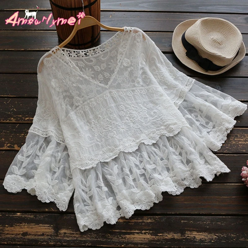 2019 Summer Women Blouse Loose V-neck Perspective Flower Embroidery Lace Shirt Japanese Style Mori Girl Lolita Princess Tops
2019 Summer Women Blouse Loose V-neck Perspective Flower Embroidery Lace Shirt Japanese Style Mori Girl Lolita Princess Tops