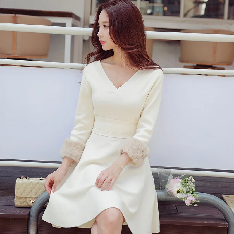 

Dabuwawa Women Elegant V-Neck Dress Winter New Casual Fashion Beige Button Knee-Length Knit Midi Dress D18DDR009