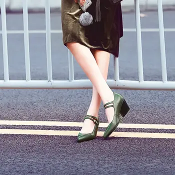 Autumn new leather women's shoes pointed thick with shallow mouth wild single shoes mid heel wild four seasons work shoes.
Autumn new leather women's shoes pointed thick with shallow mouth wild single shoes mid heel wild four seasons work shoes.