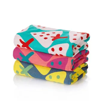 35*40CM Fashion Strawberry Cotton Face Towel Three Layers Gauze Square 3 Colors Thick Absorbent Fruit Pattern Hanging Hand Towel
35*40CM Fashion Strawberry Cotton Face Towel Three Layers Gauze Square 3 Colors Thick Absorbent Fruit Pattern Hanging Hand Towel