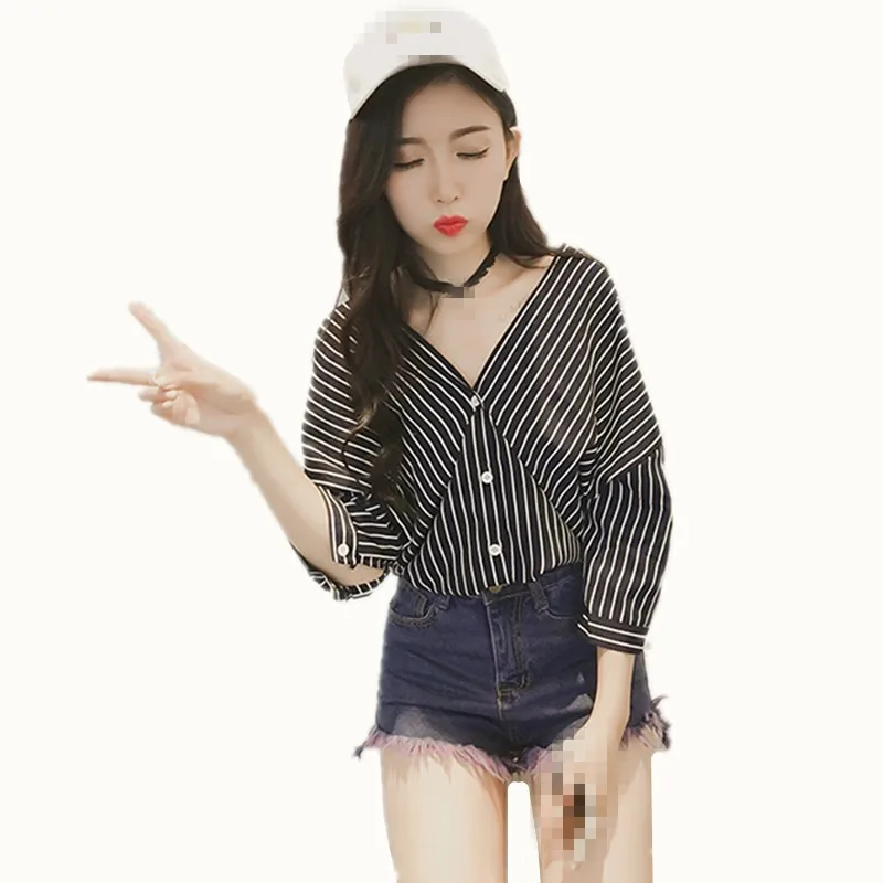 B1691 2019 Spring summer new college feng V neck band seven sleeve shirt with a loose and thin shirtless shirt cheap wholesale
B1691 2019 Spring summer new college feng V neck band seven sleeve shirt with a loose and thin shirtless shirt cheap wholesale