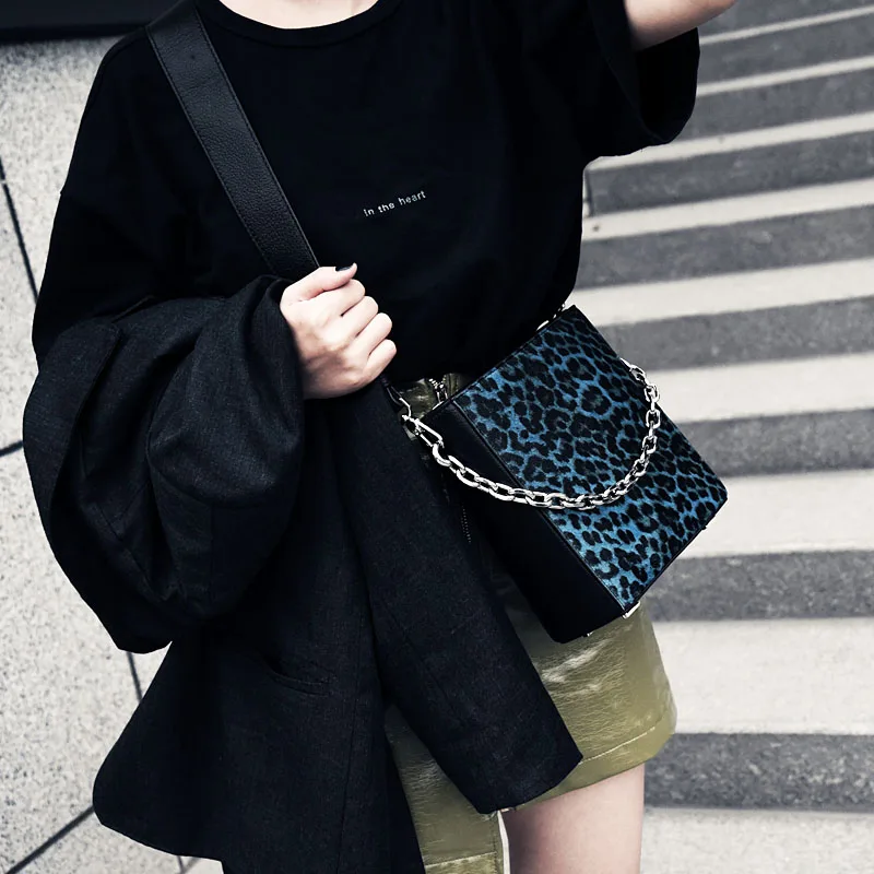 Luxury Crossbody Bags for Women 2018 Chain Women Small Leopard Print Square Hadbag Shoulder Bags Lock Messenger Bags Louis Bag
Luxury Crossbody Bags for Women 2018 Chain Women Small Leopard Print Square Hadbag Shoulder Bags Lock Messenger Bags Louis Bag