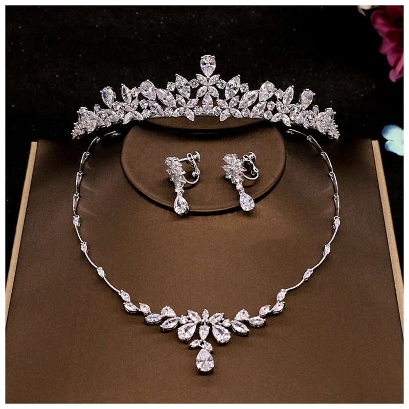 2Pcs Flower Crown Set Wedding Accessory Trendy Zircon Tiara Necklace Rhinestone Crown For Bride Wedding Pageant Crowns
2Pcs Flower Crown Set Wedding Accessory Trendy Zircon Tiara Necklace Rhinestone Crown For Bride Wedding Pageant Crowns