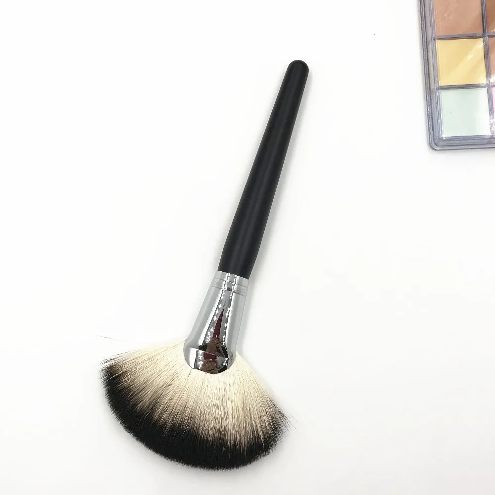Professional Big Fan Brush PA-16 Soft Dense Goat Hair Large Powder Blusher Perfect Finished Makeup Brush
Professional Big Fan Brush PA-16 Soft Dense Goat Hair Large Powder Blusher Perfect Finished Makeup Brush