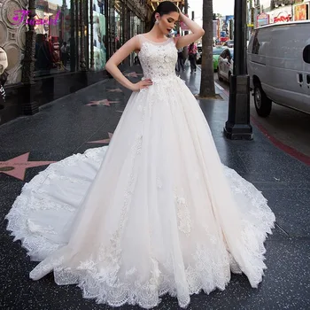 Fsuzwel Luxury Beaded Scoop Neck Button A-Line Wedding Dress 2020 Royal Train Lace Appliques Flowers Bride Gown Vestido de Noiva 
Fsuzwel Luxury Beaded Scoop Neck Button A-Line Wedding Dress 2020 Royal Train Lace Appliques Flowers Bride Gown Vestido de Noiva