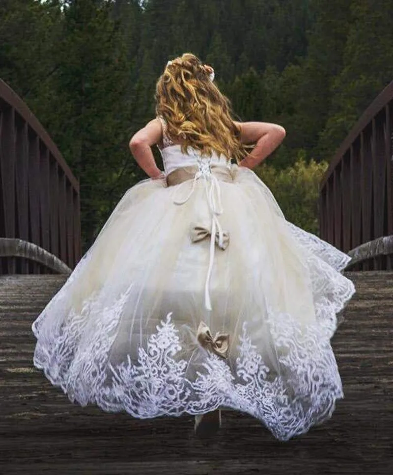 Vintage Puffy Tulle Flower Girl Dress with Bow Keyhole Lace up Back Sparkly Crystals Custom Made Princess Dress New ArrivalsLX
Vintage Puffy Tulle Flower Girl Dress with Bow Keyhole Lace up Back Sparkly Crystals Custom Made Princess Dress New ArrivalsLX