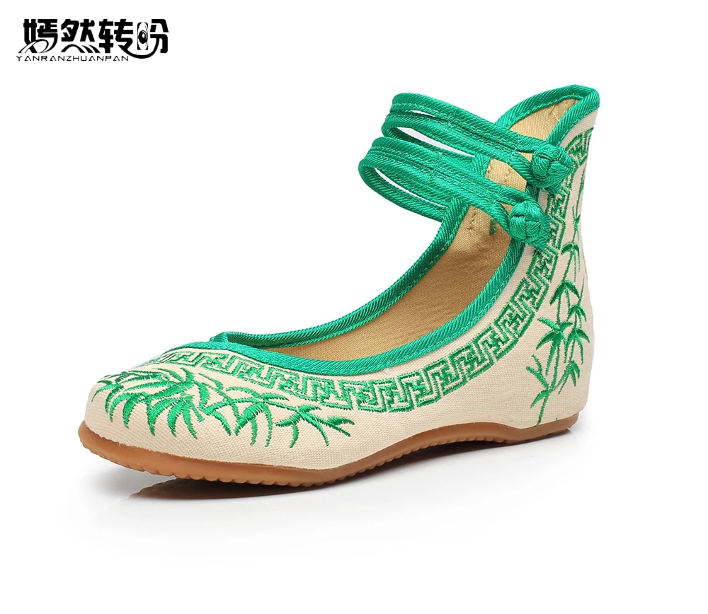 2016 Chinese Old BeiJing bamboo Canvas Shoes blue and white embroidered cloth women's singles Dacen Walking shoes 35-41
2016 Chinese Old BeiJing bamboo Canvas Shoes blue and white embroidered cloth women's singles Dacen Walking shoes 35-41