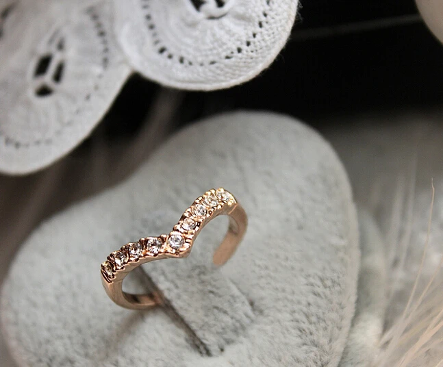 2018 Anillos New Zinc Alloy Acrylic Party Trendy Hot Sale Fashion Chic Women Unique Jewelry V-shaped Shiny Ring Direct Delivery
2018 Anillos New Zinc Alloy Acrylic Party Trendy Hot Sale Fashion Chic Women Unique Jewelry V-shaped Shiny Ring Direct Delivery