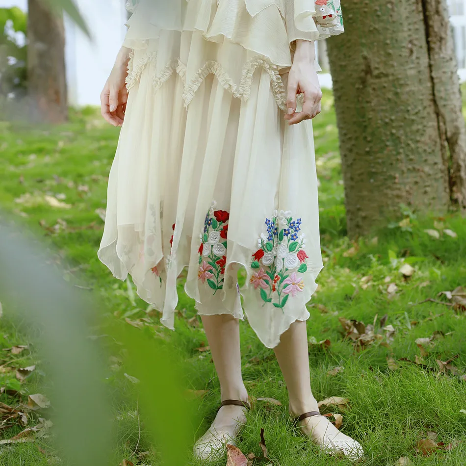 LYNETTE'S CHINOISERIE Embroidery patchwork andchemical baimuer patchwork irregular skirt bust skirt
LYNETTE'S CHINOISERIE Embroidery patchwork andchemical baimuer patchwork irregular skirt bust skirt