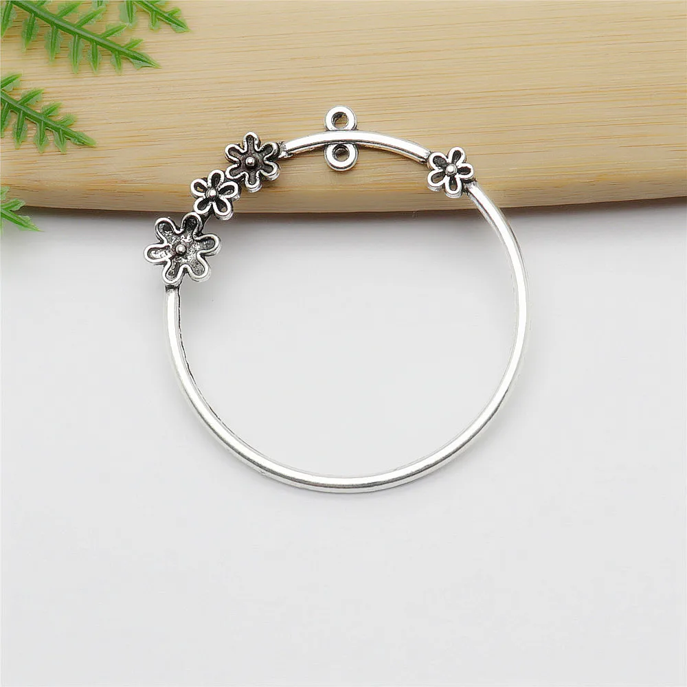 Wholessale 28pcs Round flower Charms Antique Silver Plated Pendants fit Bracelets Necklace DIY Jewelry Making
Wholessale 28pcs Round flower Charms Antique Silver Plated Pendants fit Bracelets Necklace DIY Jewelry Making