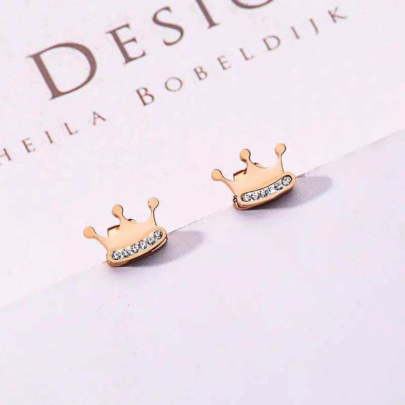 Top Brand Luxury Titanium Steel Crowns Earrings Slippers Crown Gold Rhinestone Soul Hypoallergenic Earring Jewelry
Top Brand Luxury Titanium Steel Crowns Earrings Slippers Crown Gold Rhinestone Soul Hypoallergenic Earring Jewelry