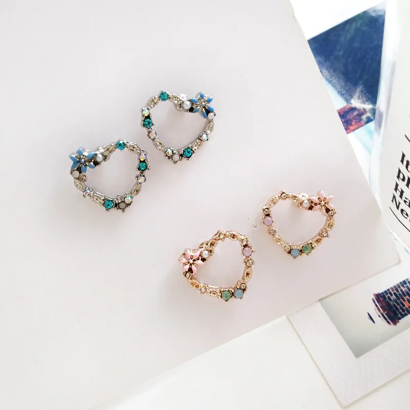 Fashion Love Heart Garland Stud Earrings Simple Rhinestone Earrings For Women Statement Jewelry Accessories Gift
Fashion Love Heart Garland Stud Earrings Simple Rhinestone Earrings For Women Statement Jewelry Accessories Gift
