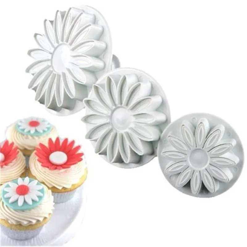 3pcs Daisy Flower Plastic Cookie Cutter Fondant Cake Sugarcraft Plunger Cutter Wedding Cake Decorating Tools HOT
3pcs Daisy Flower Plastic Cookie Cutter Fondant Cake Sugarcraft Plunger Cutter Wedding Cake Decorating Tools HOT