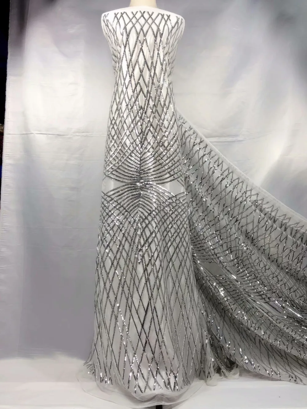 African Lace Fabric High Quality Net Lace,French Voile Guipure tulle mesh sequins Lace Fabric for wedding dresses SU-J08104
African Lace Fabric High Quality Net Lace,French Voile Guipure tulle mesh sequins Lace Fabric for wedding dresses SU-J08104