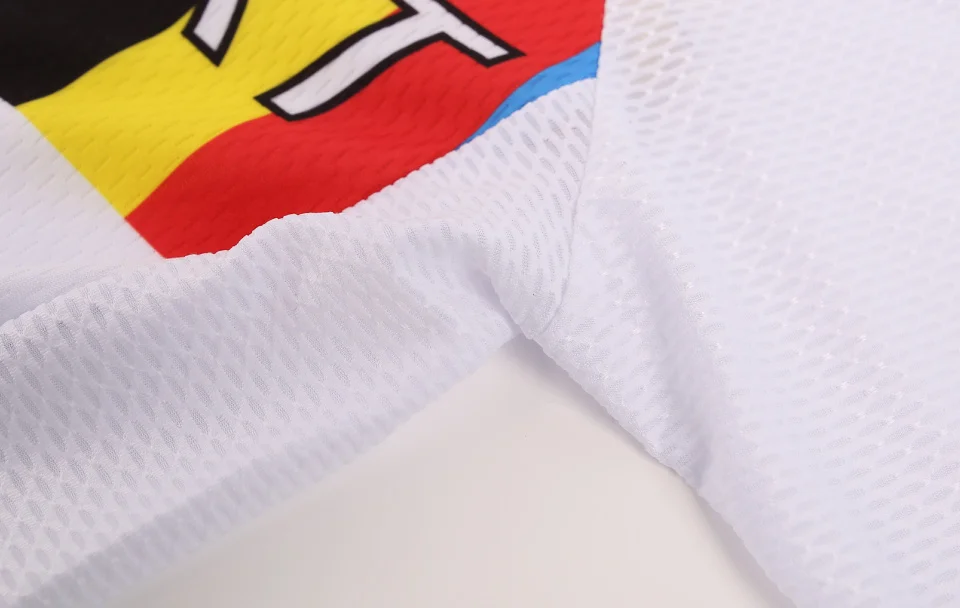 SLEEVE-Jacquard-weave-fabric-on-sleeves