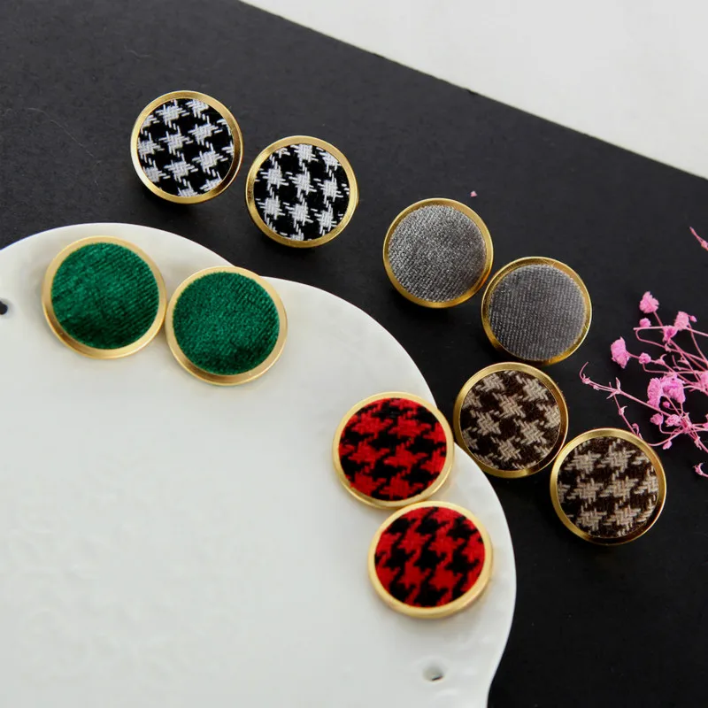 2018 New Corduroy Velvet Round Button Plaid Earrings Elegant Black And White Pattern Fabric Jewelry Earrings
2018 New Corduroy Velvet Round Button Plaid Earrings Elegant Black And White Pattern Fabric Jewelry Earrings