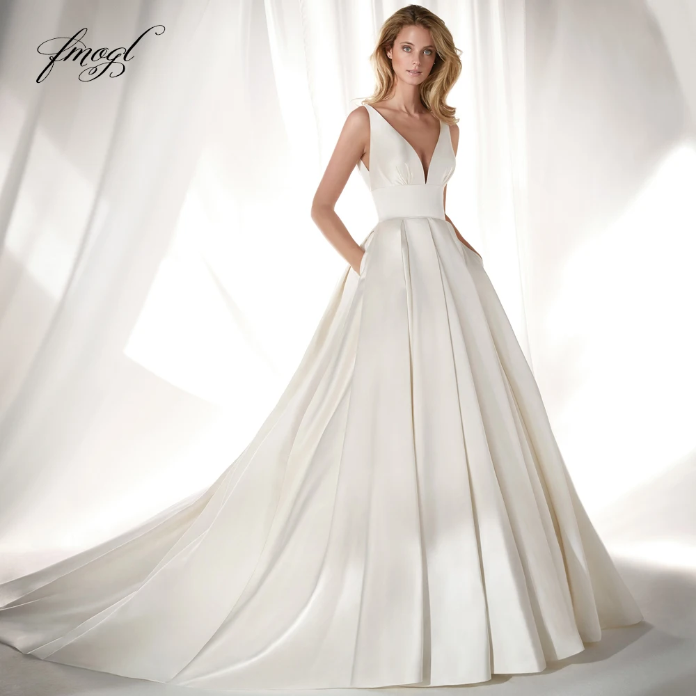 Fmogl Vestido De Noiva Satin Princess Wedding Dresses 2019 Sexy Backless V Neck Spaghetti Straps Bow A Line Bride Gown
Fmogl Vestido De Noiva Satin Princess Wedding Dresses 2019 Sexy Backless V Neck Spaghetti Straps Bow A Line Bride Gown