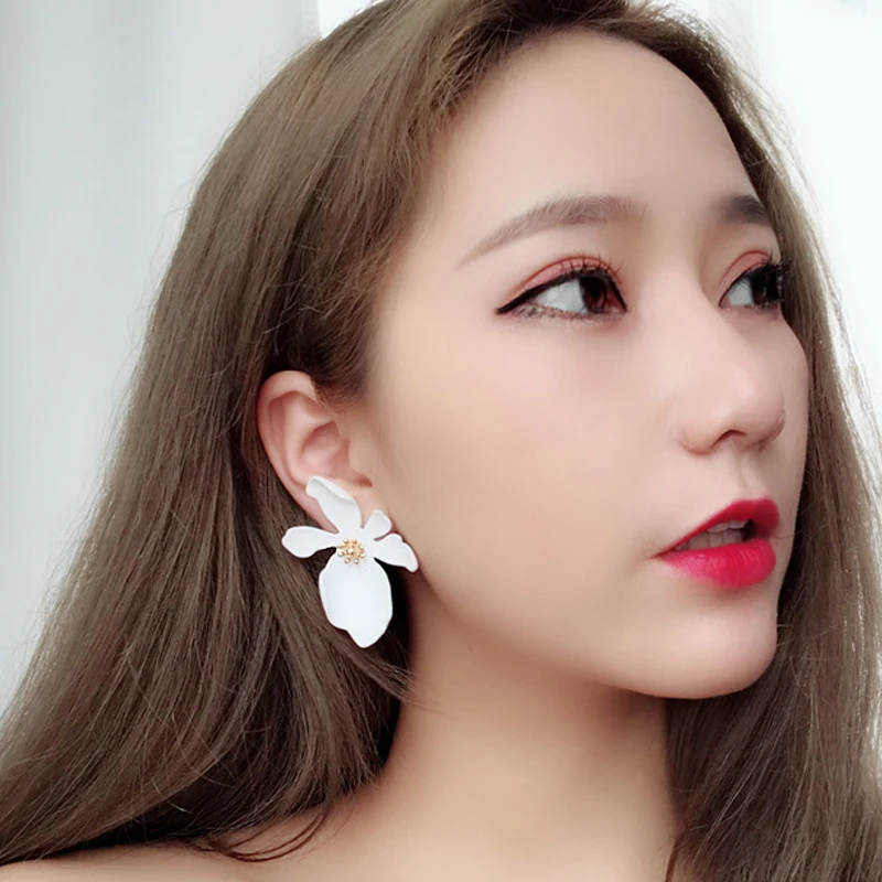 Personality Korea Daisy Petals Flowers Big Stud Earrings For Woman Metal Flower Core Pendant Hook Earrings Fine Jewelry EH036
Personality Korea Daisy Petals Flowers Big Stud Earrings For Woman Metal Flower Core Pendant Hook Earrings Fine Jewelry EH036