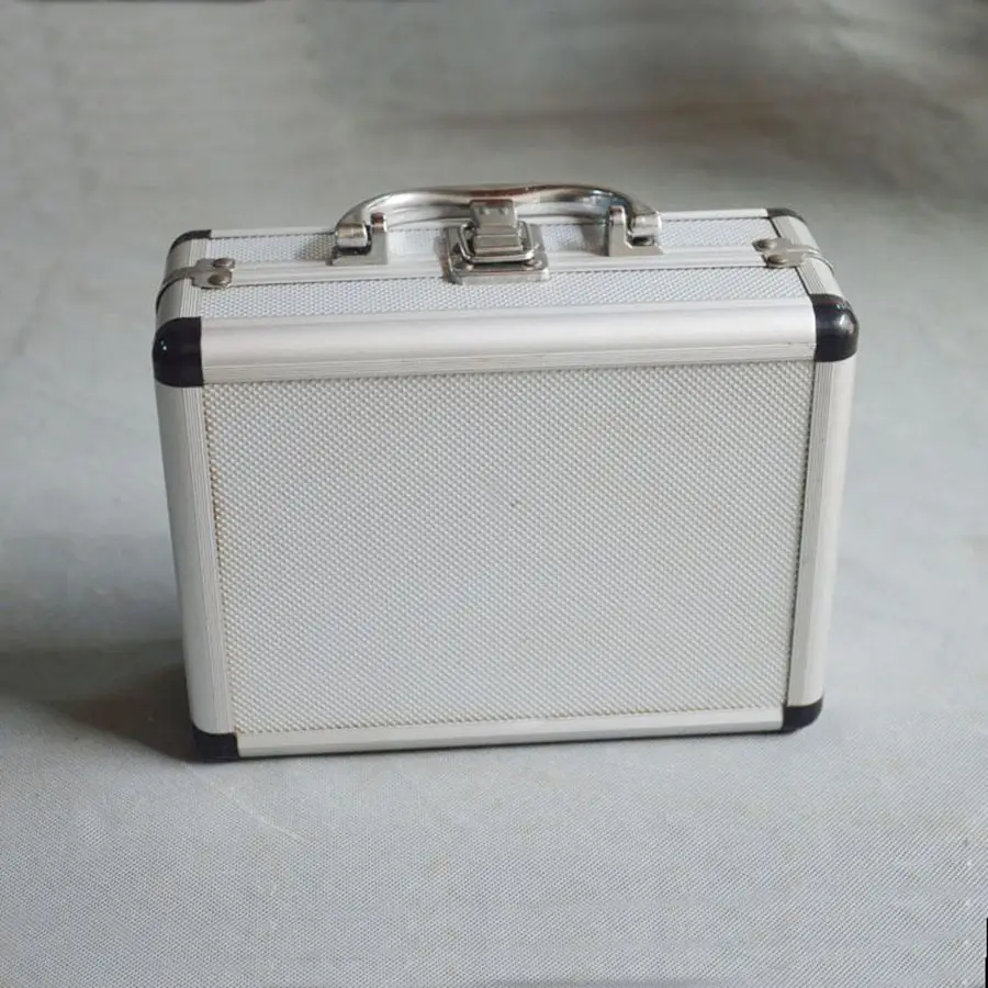 Brand New Aluminum Alloy Tool Box Single Buckle Design Anti-slip Diamond Pattern Wide Handle Plastic angle Large Space Tool Box 
Brand New Aluminum Alloy Tool Box Single Buckle Design Anti-slip Diamond Pattern Wide Handle Plastic angle Large Space Tool Box