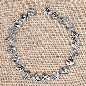The Synthesis Zebra stone Loose beads Have A clear black and white texture Add Regular pattern of square
The Synthesis Zebra stone Loose beads Have A clear black and white texture Add Regular pattern of square