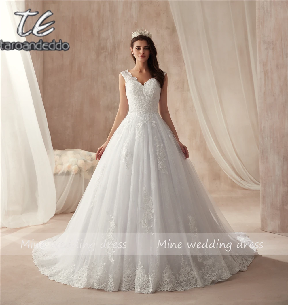 robe de mariee Ball Gowns Wedding Dress V-neck Applique Lace Sexy Bridal Gowns Top Quality Bridal Dress New Arrival
robe de mariee Ball Gowns Wedding Dress V-neck Applique Lace Sexy Bridal Gowns Top Quality Bridal Dress New Arrival