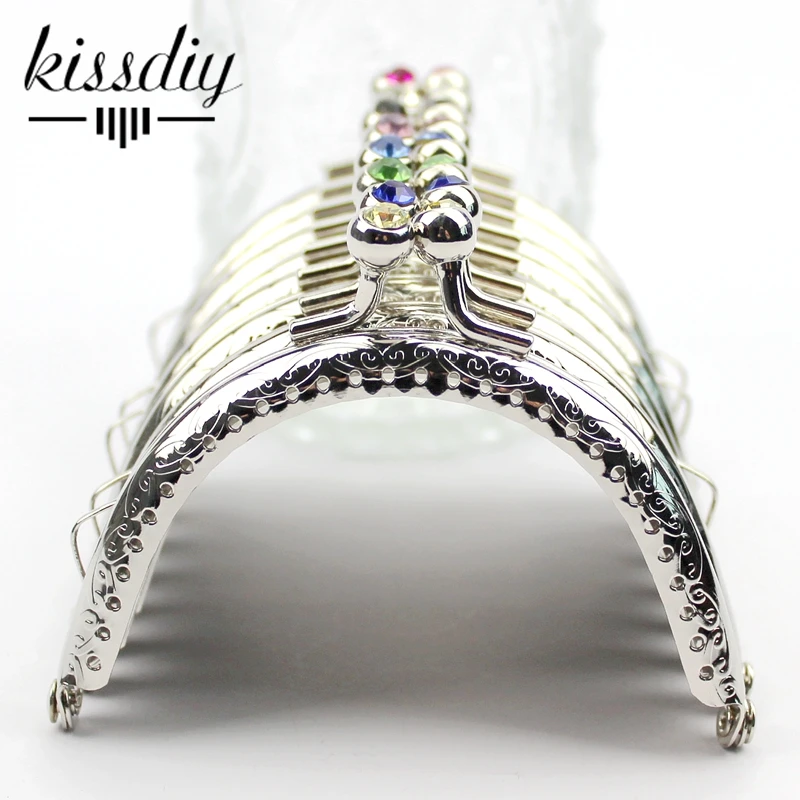KISSDIY 16pcs/lot 8.5CM Silver embossed tone diamond head Metal Purse Frame Kiss Clasp 8 colors diy bag accessory
KISSDIY 16pcs/lot 8.5CM Silver embossed tone diamond head Metal Purse Frame Kiss Clasp 8 colors diy bag accessory