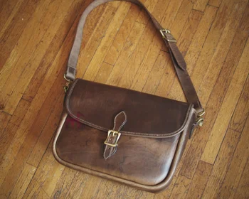 MINI type manual leather hand sewn Postman bag drawing lady travelling bag pattern DIY drawings, BXK-22 messenger bag version
MINI type manual leather hand sewn Postman bag drawing lady travelling bag pattern DIY drawings, BXK-22 messenger bag version