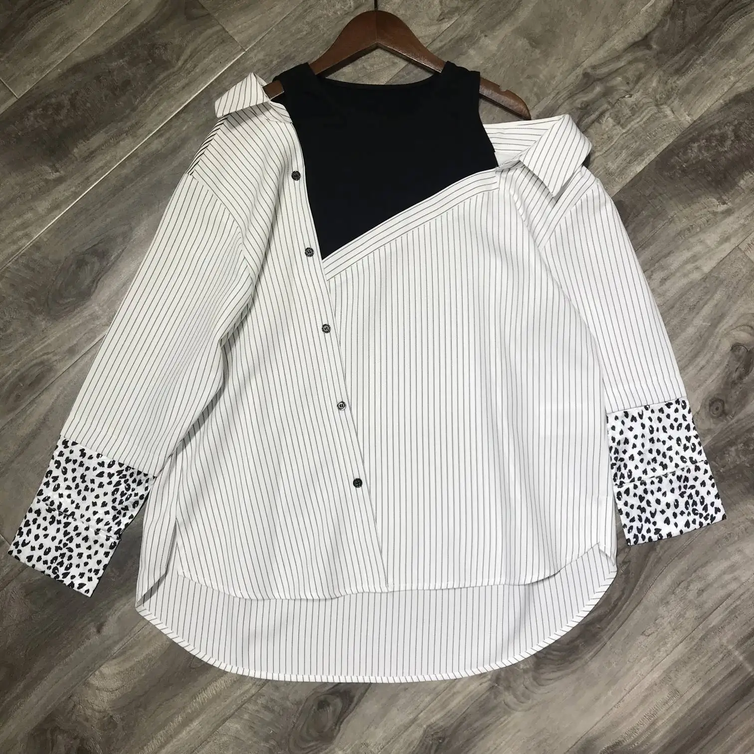 2019 Spring and Summer Women's New Fashion Casual Irregular Sexy Off-Shoulder Shirt 0624
2019 Spring and Summer Women's New Fashion Casual Irregular Sexy Off-Shoulder Shirt 0624
