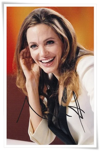 Angelina Jolie autographed signed original photo 4*6 inches collection free shipping 12.2016
Angelina Jolie autographed signed original photo 4*6 inches collection free shipping 12.2016