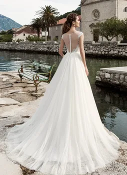2019 Scoop Sleeveless Lace Wedding Dress See Through White/Ivory Tulle A-line Bridal Gown Customized Vestidos de Novia Plus Size
2019 Scoop Sleeveless Lace Wedding Dress See Through White/Ivory Tulle A-line Bridal Gown Customized Vestidos de Novia Plus Size