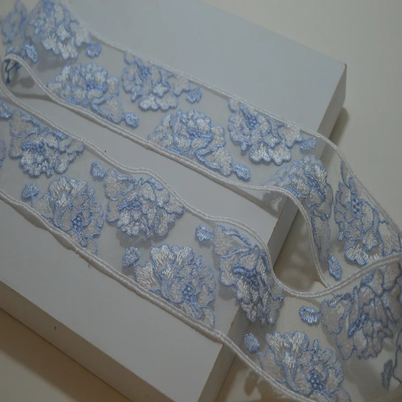 2YDS/lot white~blue~(blue white mixed) gauze and big flower embroidery lace Hight quality lace fabrics embroidered lace19010602
2YDS/lot white~blue~(blue white mixed) gauze and big flower embroidery lace Hight quality lace fabrics embroidered lace19010602