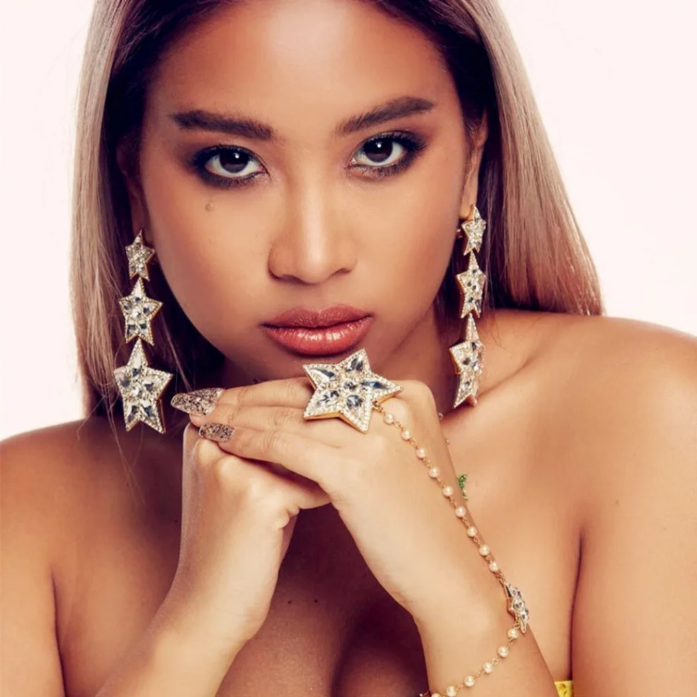 2019 New Luxury Perfect Quality Rhinestone Star Charms Dangle Drop Earrings For Women Fashion Jewelry Trendy Statement Earrings
2019 New Luxury Perfect Quality Rhinestone Star Charms Dangle Drop Earrings For Women Fashion Jewelry Trendy Statement Earrings