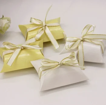 100pcs White Beige Pillow Shape Wedding Favor Gift Box With Free Ribbon Party Candy Box Wholesales Festive Party Supplies
100pcs White Beige Pillow Shape Wedding Favor Gift Box With Free Ribbon Party Candy Box Wholesales Festive Party Supplies