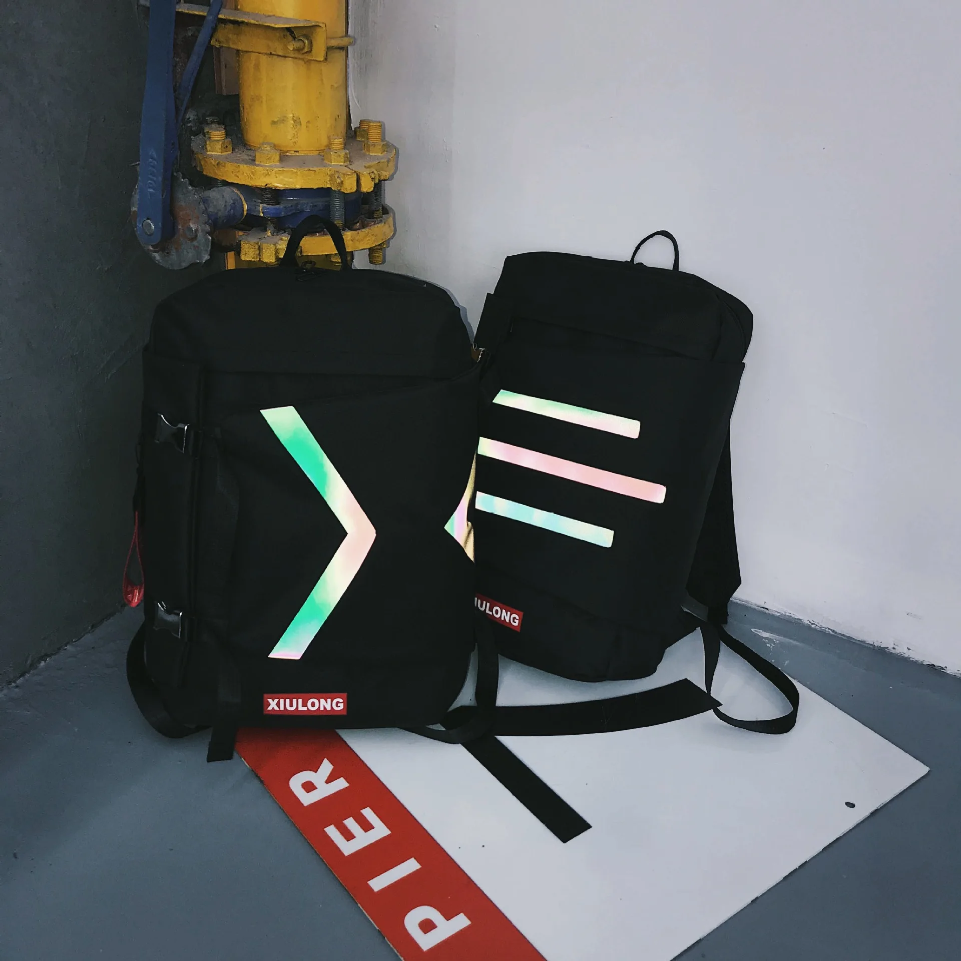 2018 Brand New Reflective Wave Street Backpack Male Tourism and Leisure Outdoor Cycling Knapsack Students Bag
2018 Brand New Reflective Wave Street Backpack Male Tourism and Leisure Outdoor Cycling Knapsack Students Bag