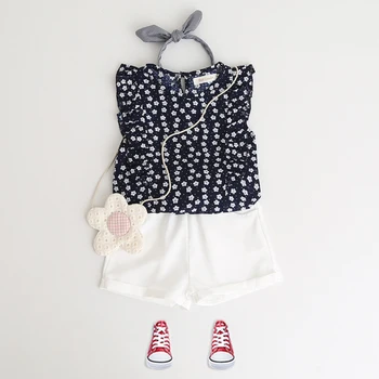 2018 summer children's clothing Korean version of the girls floral sleeveless t-shirt + shorts two-piece children's suit to send 
2018 summer children's clothing Korean version of the girls floral sleeveless t-shirt + shorts two-piece children's suit to send