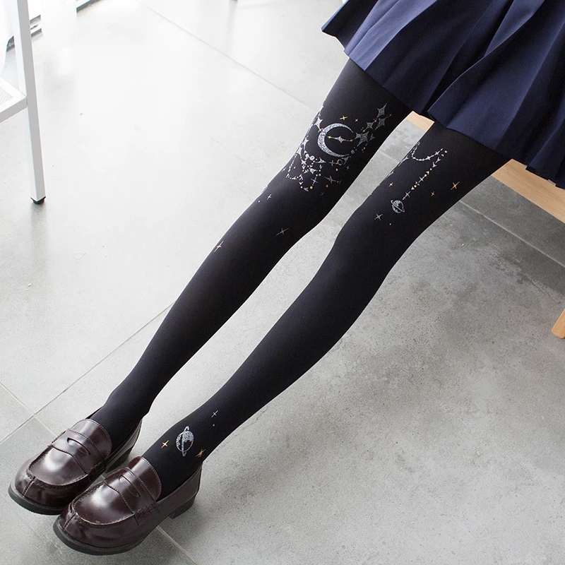 Japanese Lolita soft sister Lolita girls pantyhose stars the moon stars gold velvet tights 
Japanese Lolita soft sister Lolita girls pantyhose stars the moon stars gold velvet tights