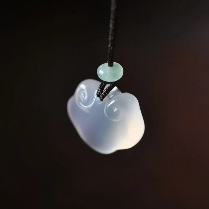 Ice type Chalcedony Jade Marrow cloud pattern small lock pendant evil spirits Jade Necklace
Ice type Chalcedony Jade Marrow cloud pattern small lock pendant evil spirits Jade Necklace