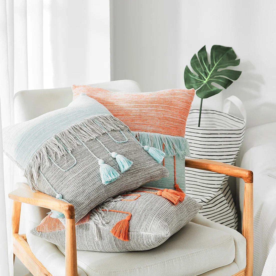Contrast fringed side pillow Knitted handmade tassel pillow cover Creative home cojines decorativos para sofa cushion cover
Contrast fringed side pillow Knitted handmade tassel pillow cover Creative home cojines decorativos para sofa cushion cover