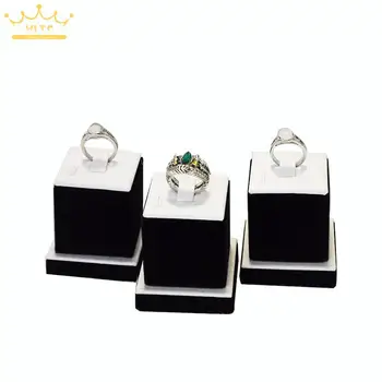 Newest Silver jewelry display Stent 3 pcs/lot ring stand in black velvet fabric and white leather square
Newest Silver jewelry display Stent 3 pcs/lot ring stand in black velvet fabric and white leather square
