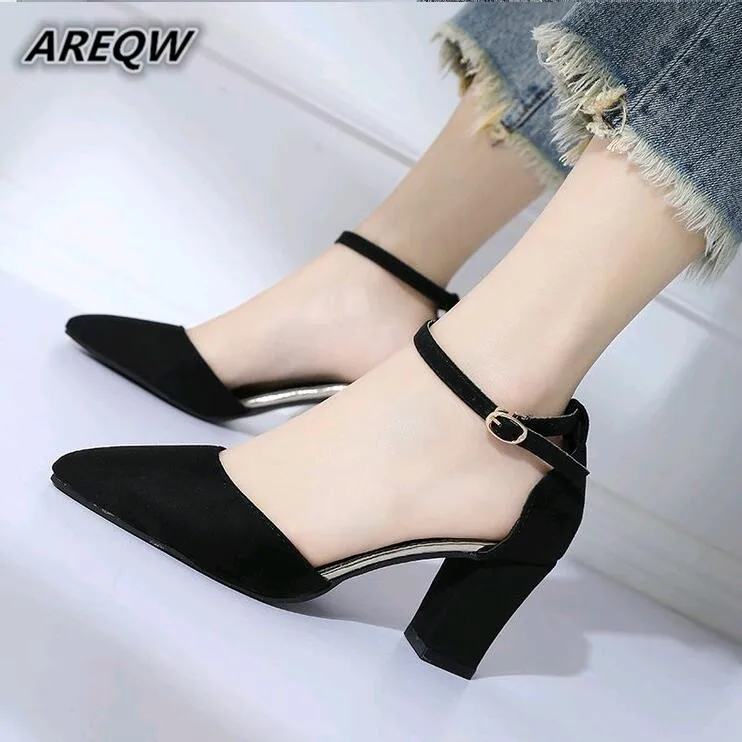 2019 New Pointed Women Sandals Thick High Heels Fashion Word Buckle Buckle Baotou Shoes Woman Dress Party Sandals
2019 New Pointed Women Sandals Thick High Heels Fashion Word Buckle Buckle Baotou Shoes Woman Dress Party Sandals