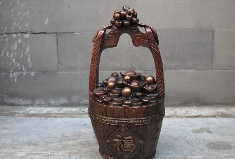 Chinese Bronze Copper Fengshui Attract Wealth Yuanbao barrel bucket Statue a 0518
Chinese Bronze Copper Fengshui Attract Wealth Yuanbao barrel bucket Statue a 0518
