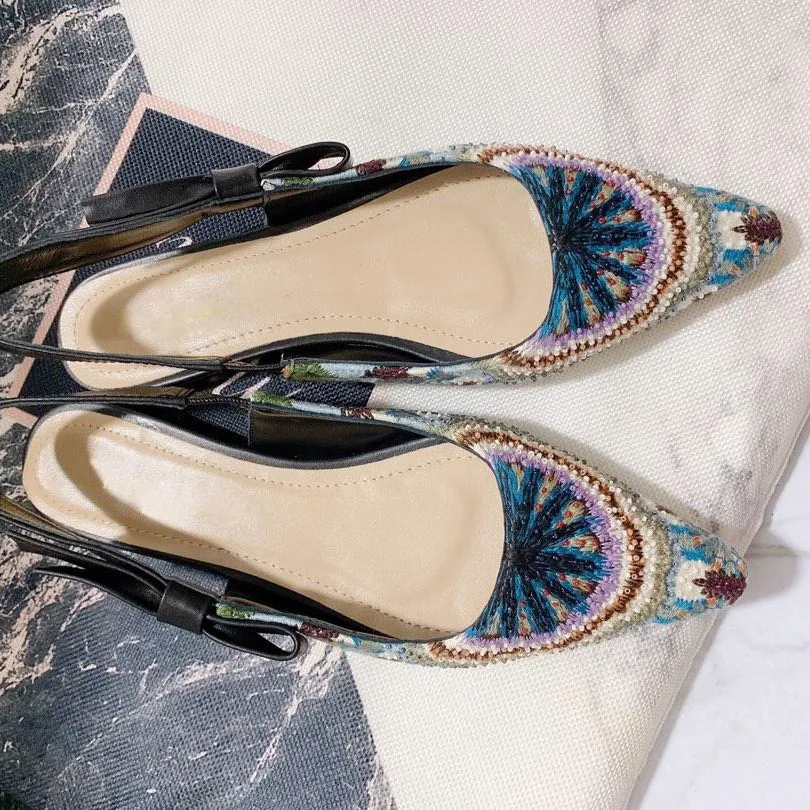 2019 Women Slingback Pointed Toe Flats Chic Designer Women Flats Embroidery Design Women Ballet Flat Shoes Handmade Women Shoes
2019 Women Slingback Pointed Toe Flats Chic Designer Women Flats Embroidery Design Women Ballet Flat Shoes Handmade Women Shoes