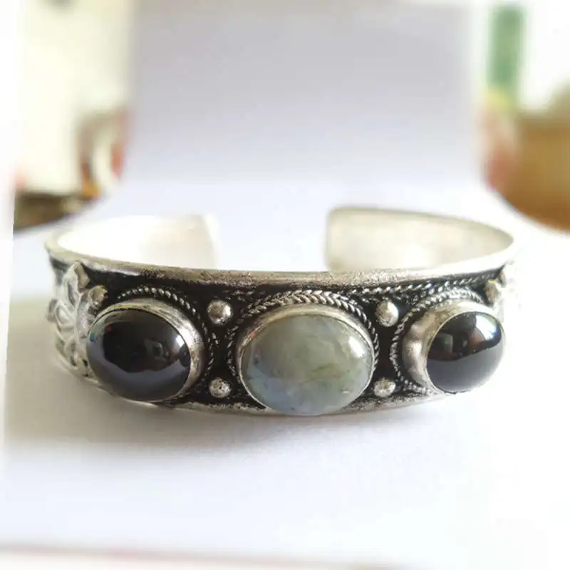 BB-116 Tibetan Silver inlaid Multi Stone Beads Open Cuff Bangles Black Agates Tiger Eye Labradorite Nepal Vintage Jewelry
BB-116 Tibetan Silver inlaid Multi Stone Beads Open Cuff Bangles Black Agates Tiger Eye Labradorite Nepal Vintage Jewelry