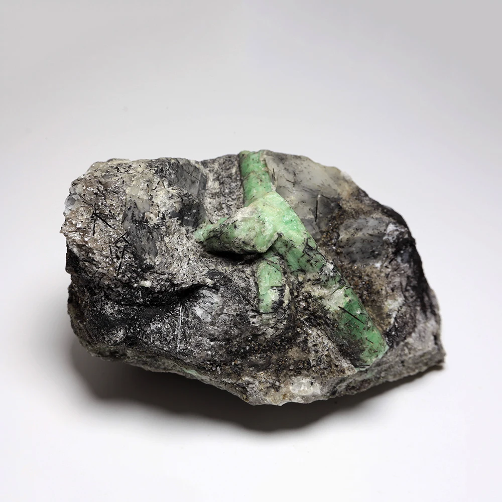 1350g NATURAL Emerald quartz crystal stone ore Mineral samples collection B13-25
1350g NATURAL Emerald quartz crystal stone ore Mineral samples collection B13-25