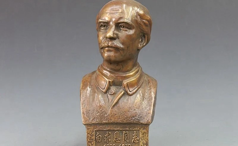 Western Bronze Internationalist fighter Norman Bethune Doctors Art Sculpture a 0518 a 0518
Western Bronze Internationalist fighter Norman Bethune Doctors Art Sculpture a 0518 a 0518