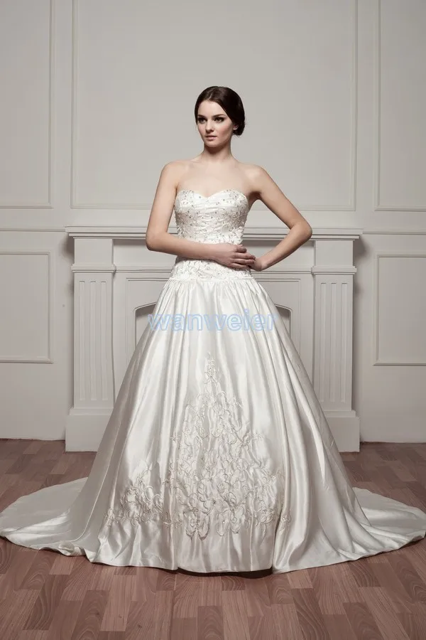 free shipping 2014 new design train embroidery actual image bridal gown good quality custom size/color ball gown wedding dress
free shipping 2014 new design train embroidery actual image bridal gown good quality custom size/color ball gown wedding dress