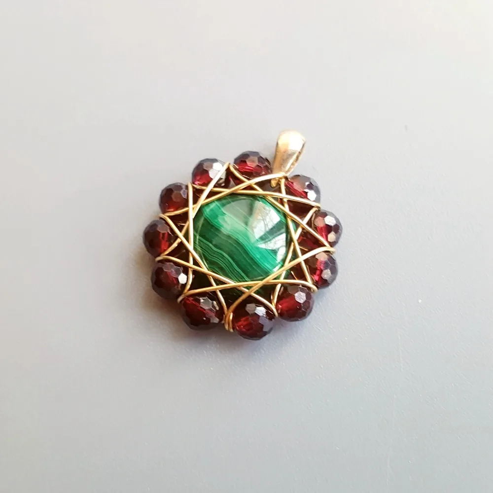 Lii Ji Natural Garnet Real Malachite Vintage Style Pendant 925 Sterling Silver Handmade Pendant Delicate Jewelry For Women Gift
Lii Ji Natural Garnet Real Malachite Vintage Style Pendant 925 Sterling Silver Handmade Pendant Delicate Jewelry For Women Gift